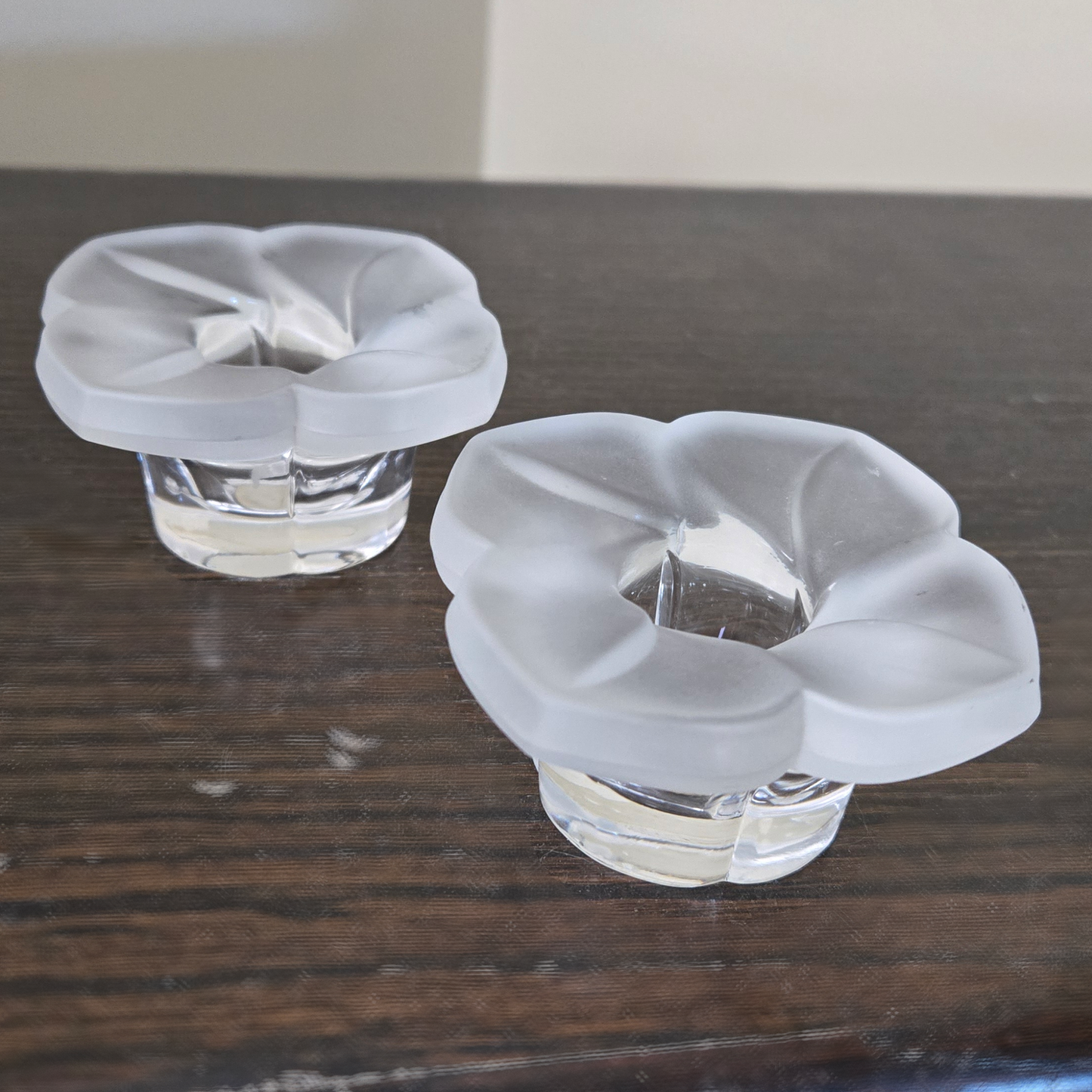 Pre-owned Set Of 2 Cristal France Frosted 24% Lead Crystal Glass Floral Taper Candle Holders